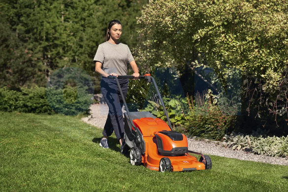 Газонокосарка Акумуляторна Husqvarna LC 251iS (без АКБ та ЗП) 9707226-01